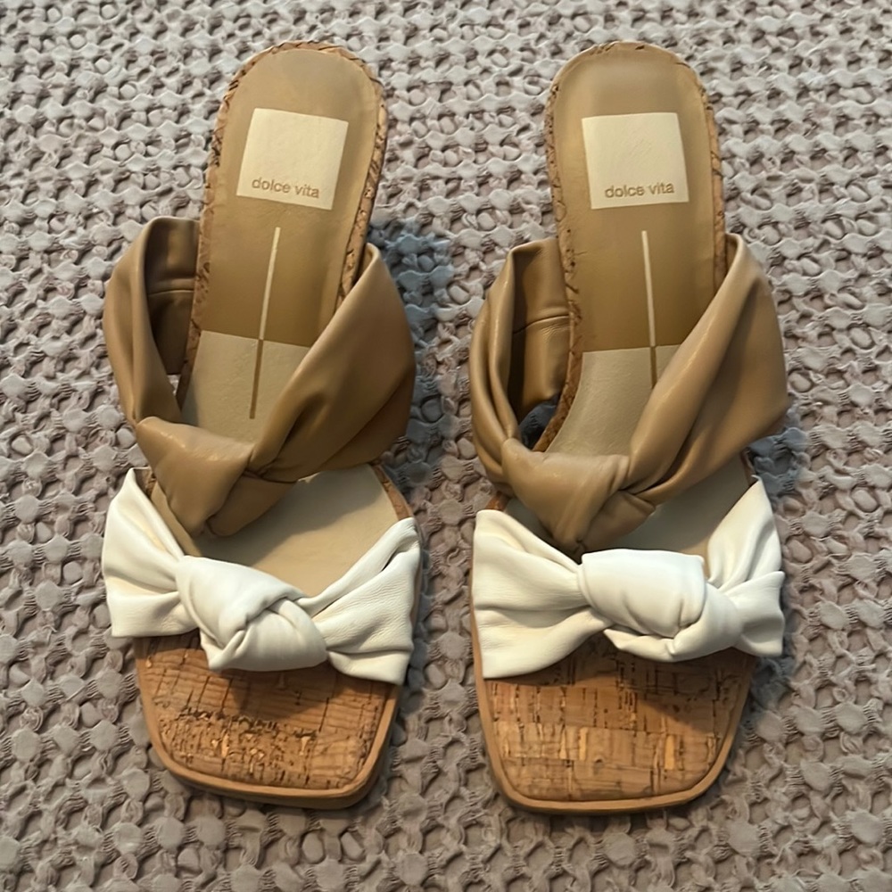 NWT Women’s shoes by Dolce Vita 6.5